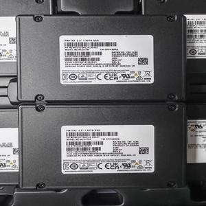 Horng Shing โซลิดสเตทไดรฟ์ใช้ MZWLO1T9HCJR-00A07 PM1743 U.2 1.92T 6Gbps SSD - Product Image 4