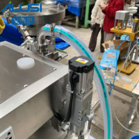 Machine de remplissage et de bouchage de poches à bec haute vitesse, remplisseur à piston PLC personnalisable pour jus, sauces, détergents et poches à bec verticales