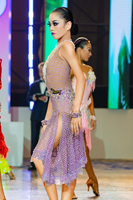 Costume de danse latine Vennystyle avec cristaux - Sur mesure - Robes en spandex/coton flatteuses - Bestseller - Spectacle