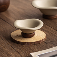 Bol à pied à bord évasé avec base en bois d'acacia 70ml 200ml, plat à noix et snacks en grès, coupe à fruits, décoration de table à thé Japandi