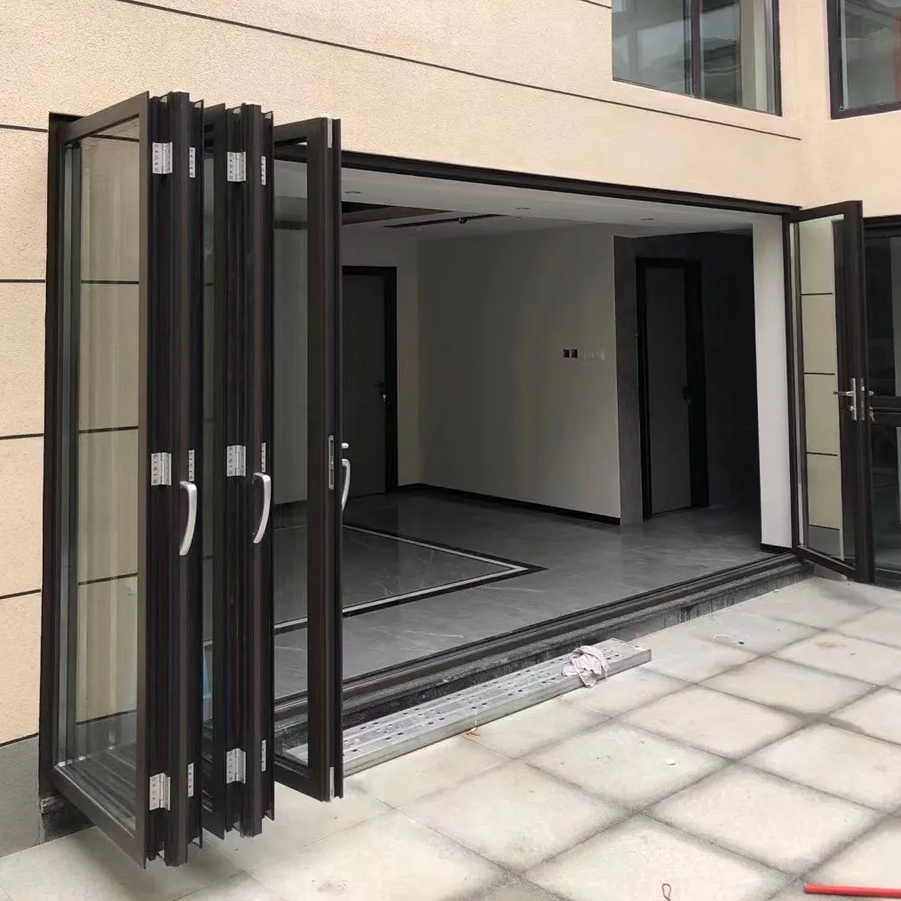 रचनात्मक डिजाइन ऑस्ट्रेलियाई आँगन एल्यूमीनियम Slimline बरामदा Bifolding वाणिज्यिक डबल कांच के दरवाजे एल्यूमीनियम द्वि तह दरवाजे