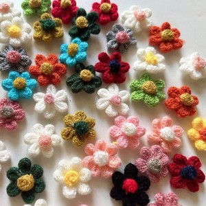 เครื่องประดับดอกไม้ทำมือจากขนแกะถักโครเชต์  ดอกไม้หกดอก  ของตกแต่งเคสมือถือ  ของตกแต่งเสื้อผ้าแบบแขวน - Product Image 1