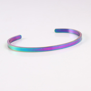 Pulsera de la Amistad Personalizada con Grabado Multilingüe, Brazalete de Acero Inoxidable con Arcoíris, Joyería al por Mayor para Mejores Amigos - Product Image 3