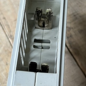 Desconectador de Carga Original Nuevo SRM 00 SRM00 para PLC, Amplia Experiencia Técnica con Solida Experiencia en Mantenimiento Industrial - Product Image 6