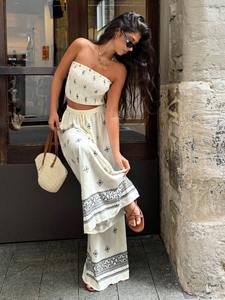 נשים עם הדפס בוהמייני קיץ שני חלקים סט מכנסיים רחבים בגזרה רופפת לבוש קז'ואל על חוף הים - Product Image 3