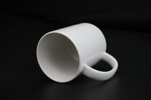 Tasses à café en céramique blanches minimalistes de 11 oz, qualité supérieure 3A, avec revêtement vierge, modèle 1702 Cup Tyre, cadeaux promotionnels, avec poignée. - Product Image 3