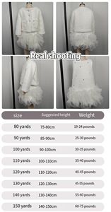 Completo Invernale da Bambina di Alta Gamma con Giacca in Pelliccia Sintetica, Decorazione con Bottoni, Gonna a Tutù in Cotone con Stampa Dolce - Product Image 2