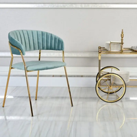 Chaise de salle à manger commerciale moderne dorée en gros de l'usine de Foshan, avec structure en fer et assise en bois, idéale pour restaurant, école et salon