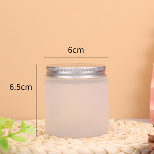<span class=keywords><strong>2023</strong></span> Bougie en verre brun ambré givré 100g avec couvercle en bambou Bouchon en aluminium recyclable - Product Image 1
