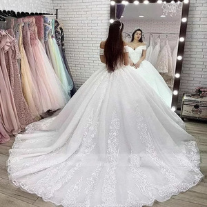 فستان زفاف حديث بكتف مكشوف من الدانتيل تشكيلة 2025 الجديدة أنيق ورفيع بدون أكمام برباط وذيل طويل للعروس - Product Image 3