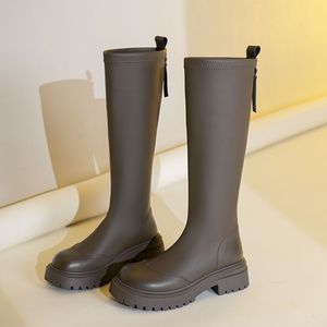 Botas Altas M95005 con Punta Redonda, Tacón Grueso, Plataforma, Suela de Goma, Estilo Otoño-Invierno, Aumentan la Estatura - Product Image 1