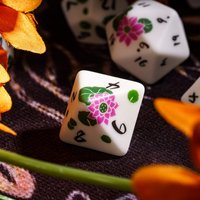 Ensemble de 7 dés polyédriques en résine, faits main et personnalisés, pour jeux de rôle et de société, thème Dragons et Donjons, emballage carton.