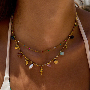 Collier ras du cou superposé en acier inoxydable plaqué or 18 carats avec breloques en pierre naturelle, perle, hippocampe, soleil, lune et étoile pour femme - Product Image 2