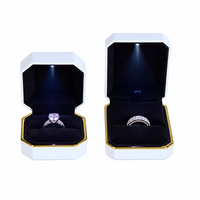 Boîte d'emballage personnalisée pour bijoux LED, finition peinte au pistolet, présentoir de luxe pour bagues et colliers, OEM/ODM disponible, Saint-Valentin
