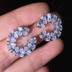 Boucles d'oreilles clous de luxe en or blanc et cristal, forme fleur, sertissage griffe, bijoux de soirée pour femme, boucles d'oreilles en strass - Product Image 3