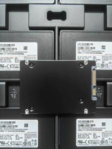 HORNG SHING Serveur interne Disque SSD en métal utilisé MZ7L33T8HBLT-00W07 PM893 2.5 3.84T SATA 6 Gb/s SSD - Product Image 3