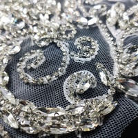 Vente en gros d'appliques en dentelle de luxe faites à la main avec strass, accessoires en cristal de verre perlé à coudre, robes de mariée DP06