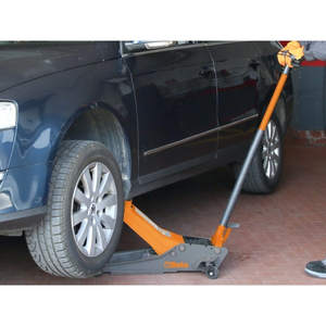 Beta 3029/2T 2t élévateur hydraulique à 4 roues à profil bas - Product Image 2