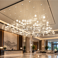 Lustre LED carré multi-gouttes personnalisé OEM ODM, design moderne empilé, pour hall d'hôtel, centre de vente immobilière, projet
