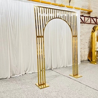 Arche de toile de fond de style mariage en métal doré pour location événementielle