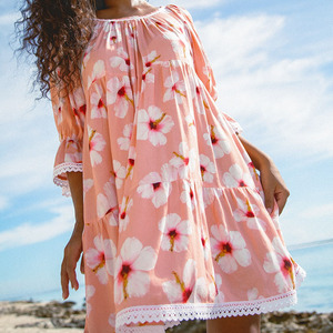 ชุดเดรสสั้นคอวีระบายลายฮาวาย ออกแบบโดยผู้ผลิต คุณภาพสูง ผลิตจากผ้าเรยอน 100% สำหรับฤดูร้อน - Product Image 3