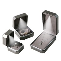 Boîte d'emballage de bijoux de luxe en gros avec éclairage LED pour bague, boucles d'oreilles, pendentif, collier, bracelet, logo personnalisé, boîte cadeau haut de gamme pour bijoux