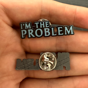 Ingrosso Spille Musicali in Metallo, Collezione di Spille Smaltate 'I'm the Problem', Spilla Smaltata con <span class=keywords><strong>Testi</strong></span> di Canzoni dall'Album Rosso, Distintivo da Bavero Ispirato alla Musica - Product Image 1