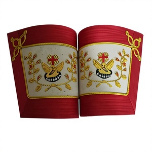 Gantelets rouges Rose Croix 18ème degré | Brassard 18ème degré en fil de métal brodé à la main - Product Image 1