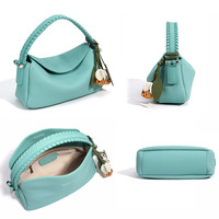 Sac à bandoulière de luxe en cuir véritable pour femme, sacs à bandoulière tendance avec poignée tressée, sac hobo en cuir de vachette pour femme avec breloque fleur