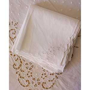 Mantel de Boda Marca Pietrochianese con Diseño de Diamantes Calados y 12 Servilletas de Técnica No Tejida para Hoteles, Comedores y Fiestas Navideñas - Product Image 4