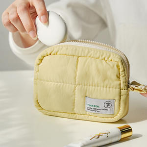 Sac cosmétique imperméable en nylon Yuanben, grande capacité, multifonctionnel, pour le rangement des articles de toilette et du maquillage en voyage - Product Image 1