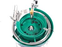 Alimentateur vibrant automatique haute stabilité pour le tri de quincaillerie - Assistance 24h/24