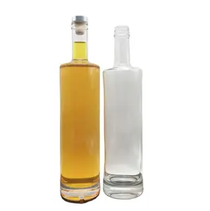 Garrafa de licor de vidro para bebidas, com acabamento fosco, parafuso de ombro plano ou tampa de cortiça, garrafa de 700ml 750ml para uso em bebidas de vodka e uísque