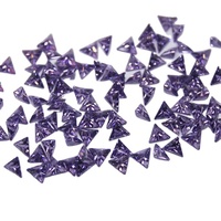 Ametyste synthétique CZ, pierre précieuse taillée à la machine, forme triangulaire, zircone cubique violette