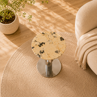 Table basse ronde moderne en marbre écologique de luxe avec base en colonne métallique pour salon et hôtel