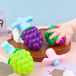 Toupie lumineuse en forme de raisin, jouet lumineux pour enfants de 4 à 7 ans, jouet unisexe - Product Image 3