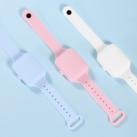 Porte-bracelet de désinfectant pour les mains portable voyage portable rechargeable avec des bouteilles de bec porte-clés en silicone bracelet distributeur de main