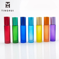 Flacon de parfum rond en verre rose de 10 ml pour huiles essentielles avec impression sérigraphique, estampage doré, logo personnalisé, rouleau métallique