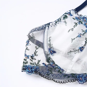 En 2025, l'ensemble de lingerie sexy en tulle brodé de fleurs bleues, le plus vendu en Europe et en Amérique, avec des dentelles romantiques et fluides pour - Product Image 5
