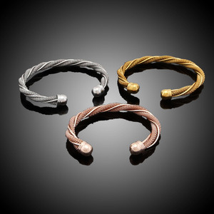 Đơn Giản Thanh Lịch Xoắn Ba <span class=keywords><strong>Tone</strong></span> Bangle Trang Sức Bộ Tuyên Bố Ưa Thích Nigeria Loại Cho Giáng Sinh Bên Ba Mảnh Bangle <span class=keywords><strong>Set</strong></span> - Product Image 1