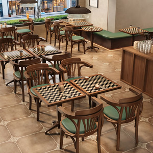 Table de restaurant vintage en <span class=keywords><strong>rotin</strong></span> avec dossier, table à manger en <span class=keywords><strong>bois</strong></span> à carreaux, fauteuil incurvé en <span class=keywords><strong>bois</strong></span> massif, mobilier de bistrot <span class=keywords><strong>et</strong></span> café en gros - Product Image 2
