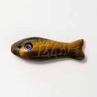 Pendentif Poisson Sculpté en Pierre Naturelle, Breloque Poisson en Zircon Cubique, Collier en Cristal Fait Main, Bijou Cadeau 35X12mm Œil de Tigre Opale
