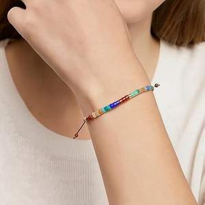Bracciale da 7 Chakra con carta di significato piccolo braccialetto di cristallo di pietra naturale che guarisce ansia energico ed emotivo Chakra per le donne - Product Image 4