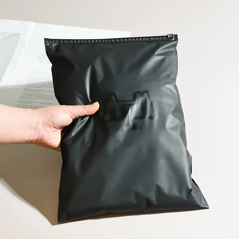 Emballage à fermeture éclair givré personnalisé sac à fermeture éclair sacs à fermeture éclair en silicone pour vêtements emballage sacs transparents