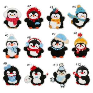 Parches Termoadhesivos de Pingüino con Bordado de Chenilla y Diseño de Bufanda Adorable - Product Image 2