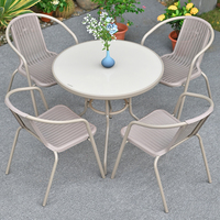 Ensemble de meubles de patio d'extérieur modernes et durables chaises de table à manger en bois beige imperméable et résistantes aux UV pour jardin, balcon et villa