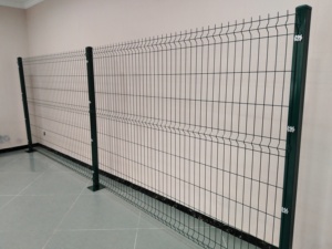 Confine curvo del <span class=keywords><strong>giardino</strong></span> del metallo del <span class=keywords><strong>ferro</strong></span> 3D con la struttura del PVC ha galvanizzato la recinzione di sicurezza della rete metallica <span class=keywords><strong>per</strong></span> uso domestico della fattoria di sport - Product Image 5