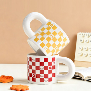 แก้วเซรามิคลายหมีหน้ายิ้มแบบตารางหมากรุก สไตล์เรโทร น่ารัก เหมาะสำหรับเป็นของขวัญ - Product Image 1