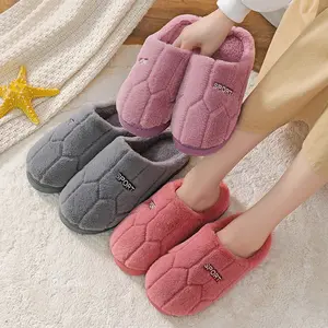 Vente en gros de claquettes en fourrure personnalisées hommes femmes pantoufles chaudes chaussures automne hiver pantoufles en peluche antidérapantes pour intérieur