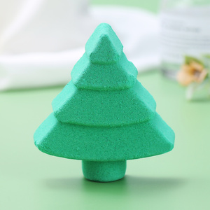 Bombas de baño efervescentes hidratantes relajantes para el cuidado del cuerpo personalizadas, baño de burbujas de vacaciones, baño de árbol de Navidad para bomba con juguetes - Product Image 4